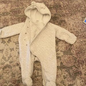 Carter’s one piece button up 6 months